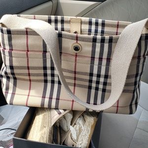 Burberry purse